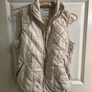 Old Navy Quilted Vest in Cream